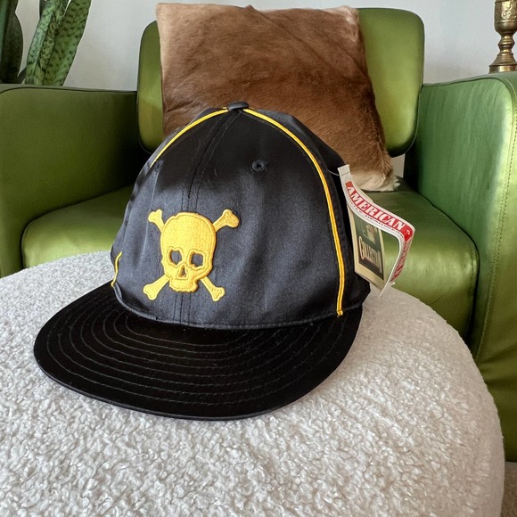 Pittsburgh Pirates Black Yellow Skull Baseball Hat Fitted NWT - Picture 2 of 5